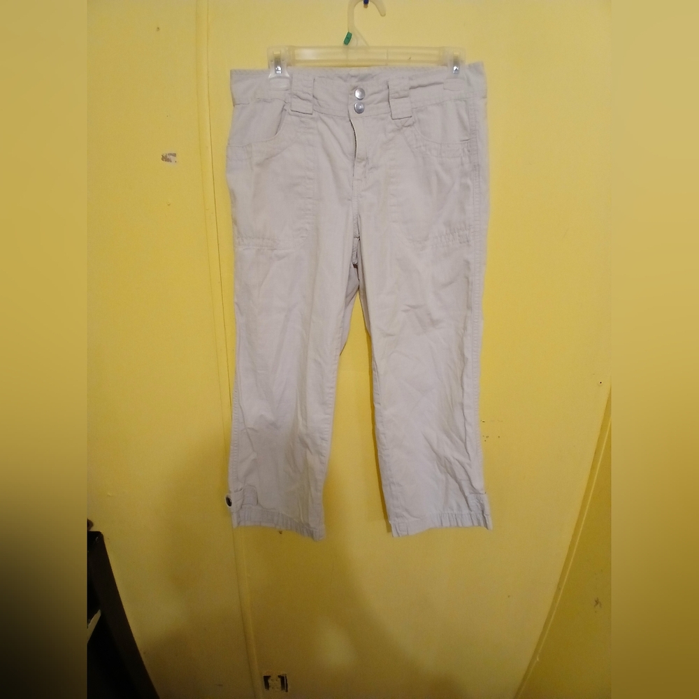 Capris - Picture 4 of 11